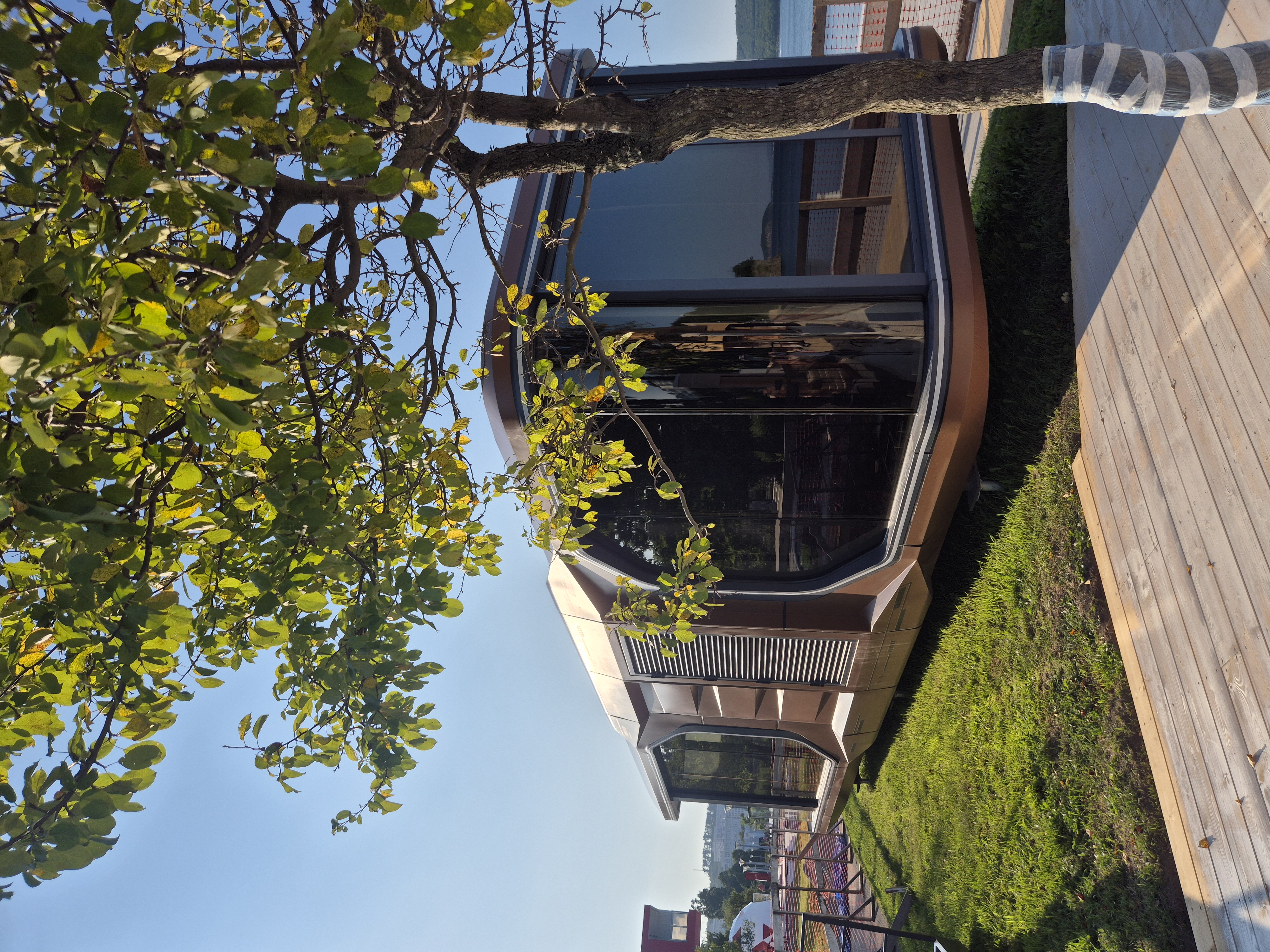 Для размещения на Восточном экономическом форуме доставили из Москвы наш капсульный дом Н40