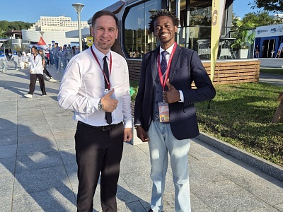 ВЭФ 2025. Наши гости. блогер Чарли Ландау